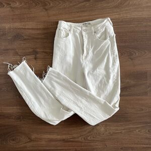 Levi’s Signature White Straight Leg Jeans Size S Raw Hem